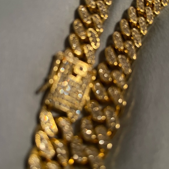 Iced Out Gold 22” Cuban Link Chain - Picture 2 of 3